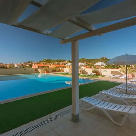 Stylish Le Fontane 2 Bedrapt T5 Sleeps 5 Apartment