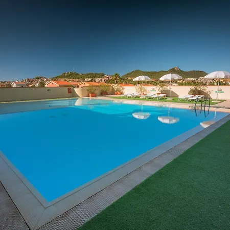 Stylish Le Fontane 2 Bedrapt T5 Sleeps 5 Apartment Villasimius
