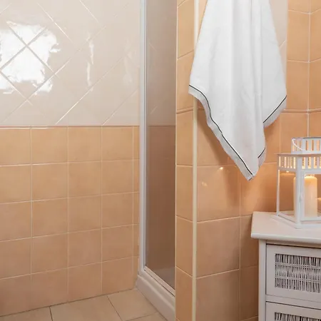 Stylish Le Fontane 2 Bedrapt T5 Sleeps 5 דירה