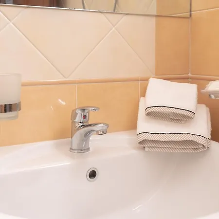Stylish Le Fontane 2 Bedrapt T5 Sleeps 5 Villasimius