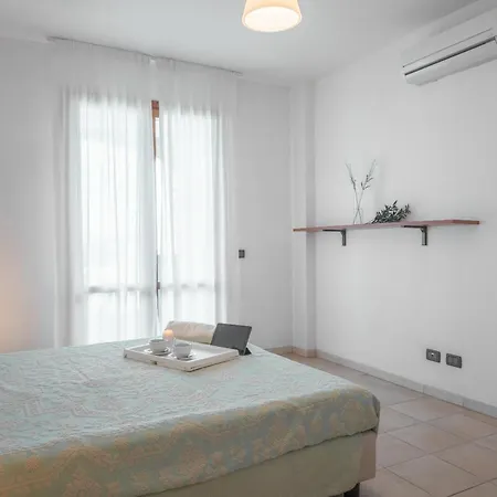 Stylish Le Fontane 2 Bedrapt T5 Sleeps 5 Villasimius