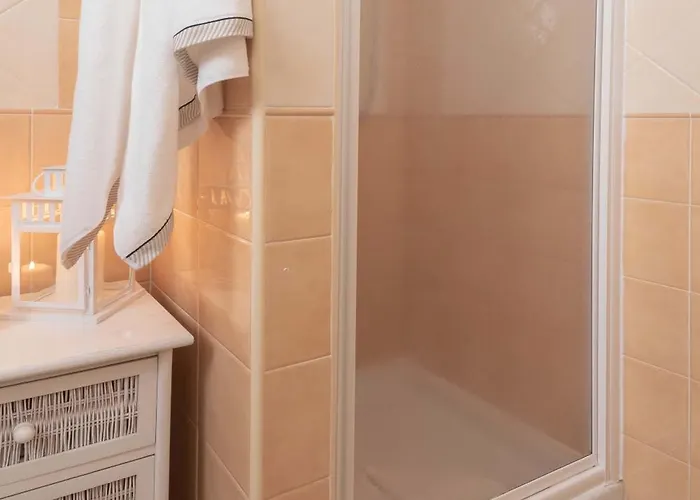 Апартаменти Stylish Le Fontane 2 Bedrapt T5 Sleeps 5 *