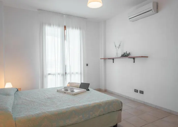 Stylish Le Fontane 2 Bedrapt T5 Sleeps 5 Villasimius