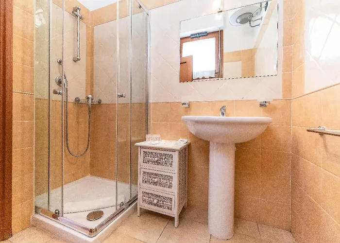 Апартаменти Stylish Le Fontane 2 Bedrapt T5 Sleeps 5 *